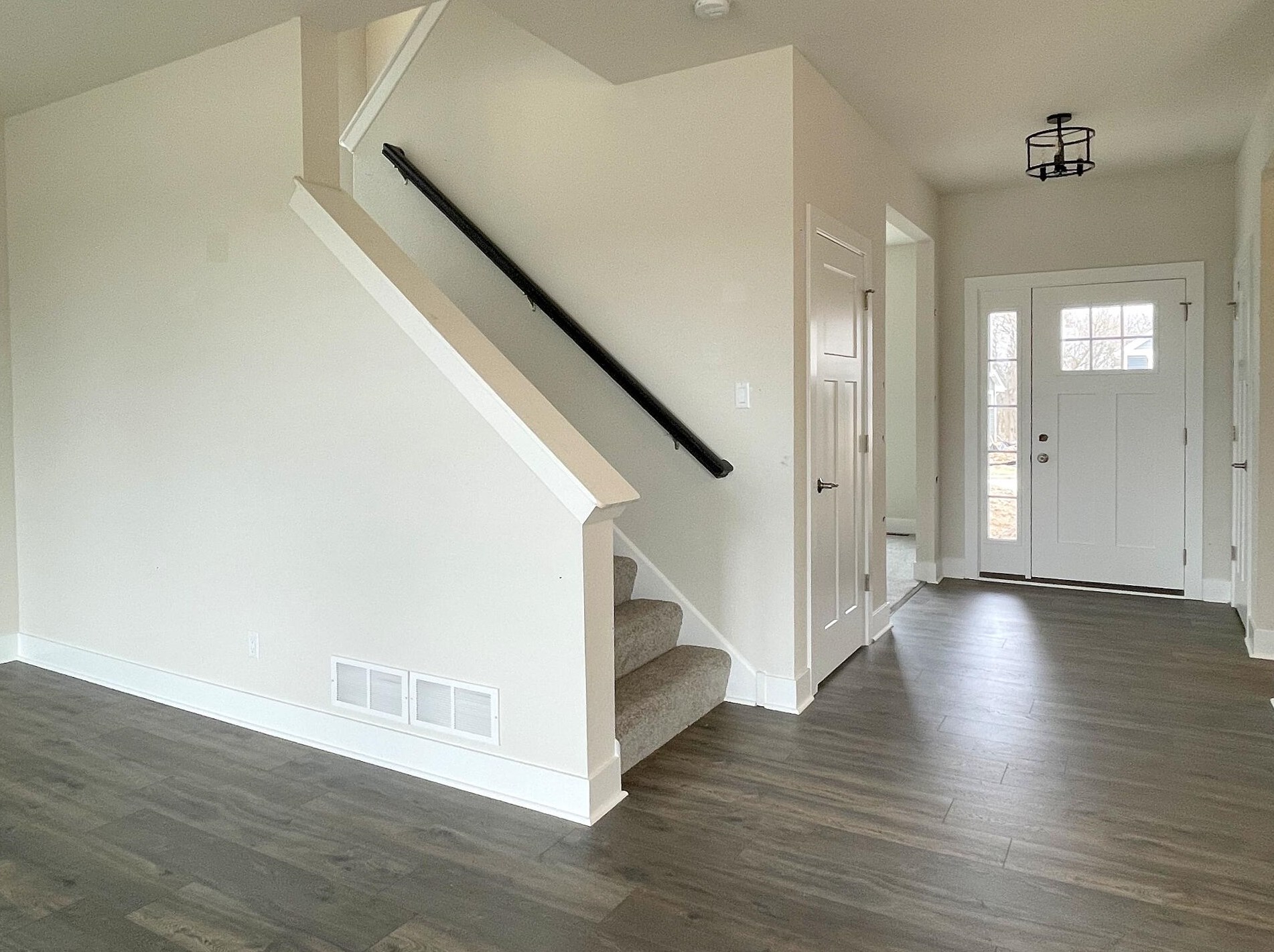 914 Foxwalk Dr, Waterford, WI 53185