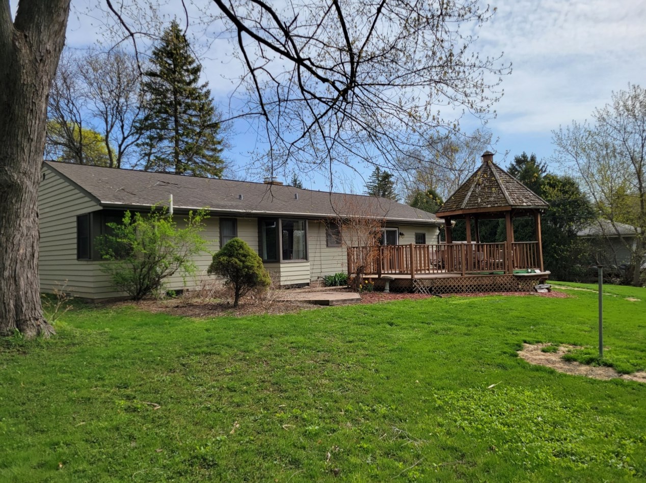 14165 Newell Dr, Brookfield, WI 53005-2336