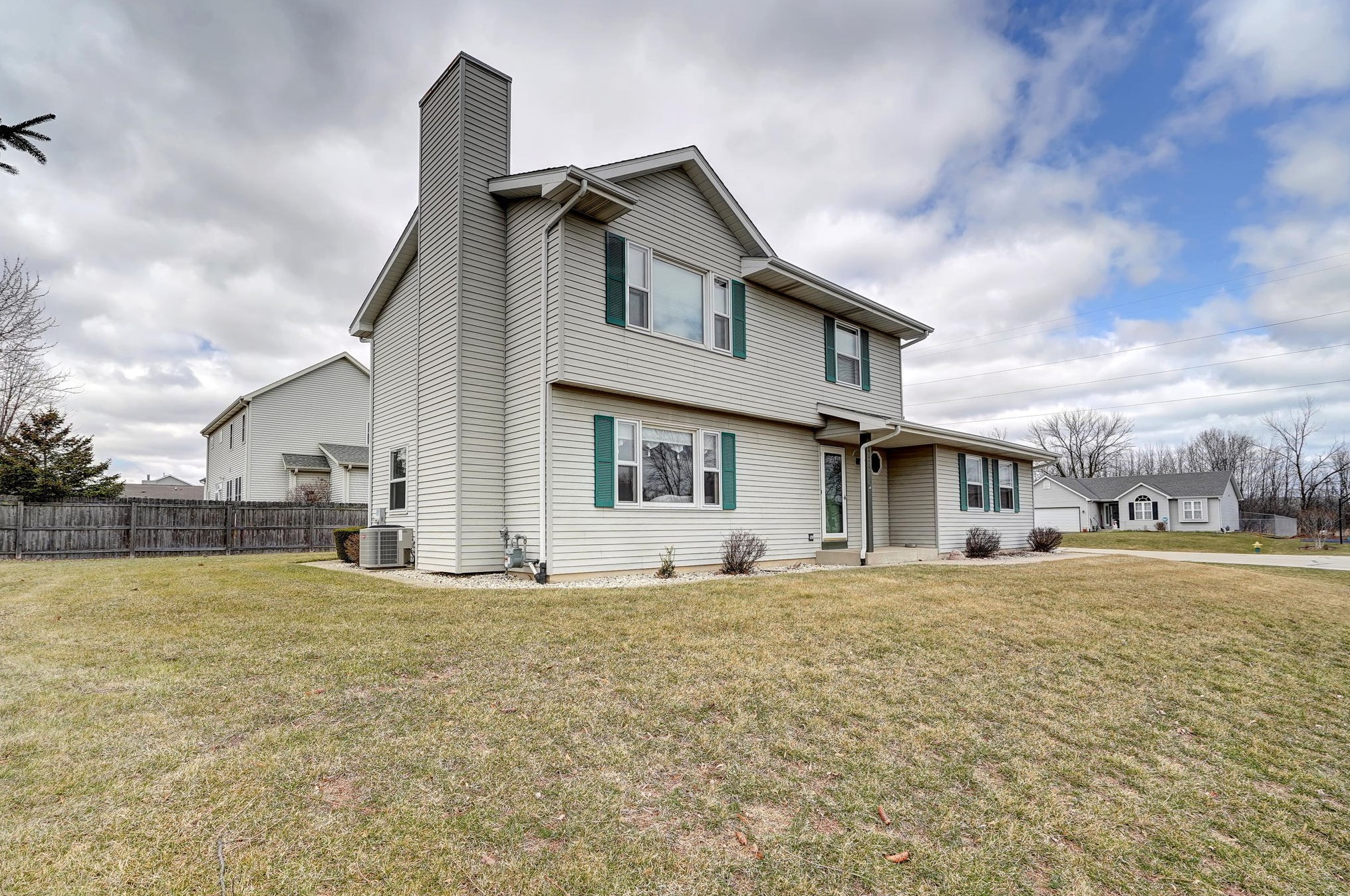 4622 Pilgrim Dr, Racine, WI 53404-1100