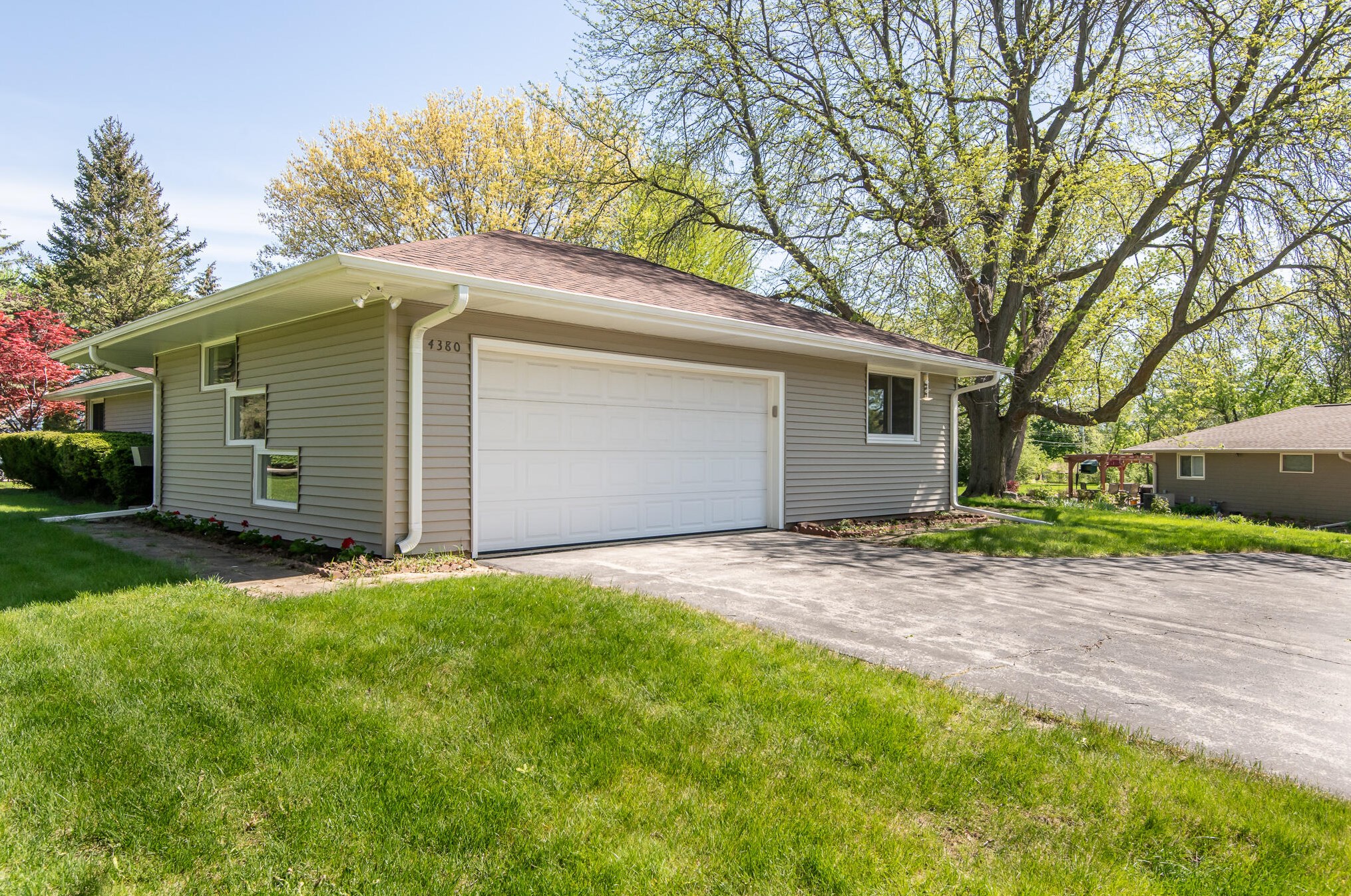 4380 143rd St, Brookfield, WI 53005-1108