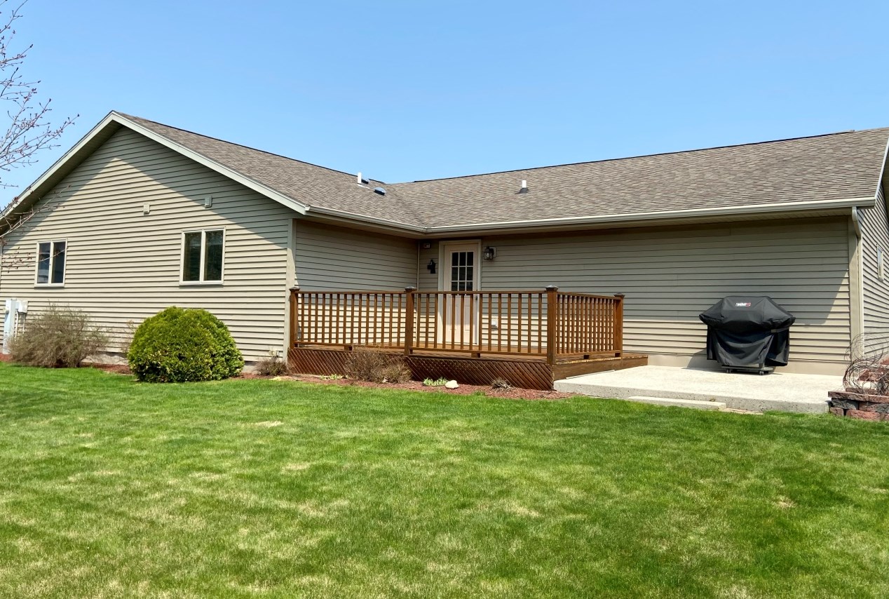 904 Eisenhower Ct, Sheboygan, WI 53083-1284