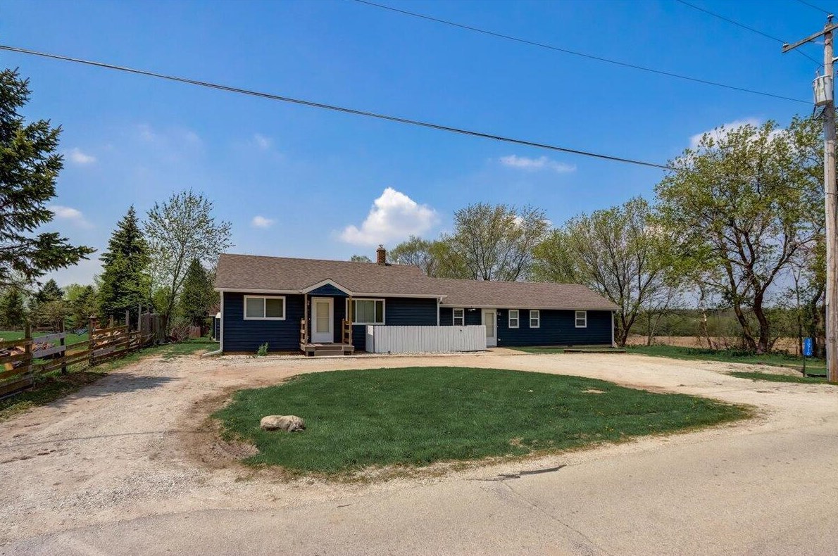 10710 256th Ave, Bristol WI  53179-9210 exterior