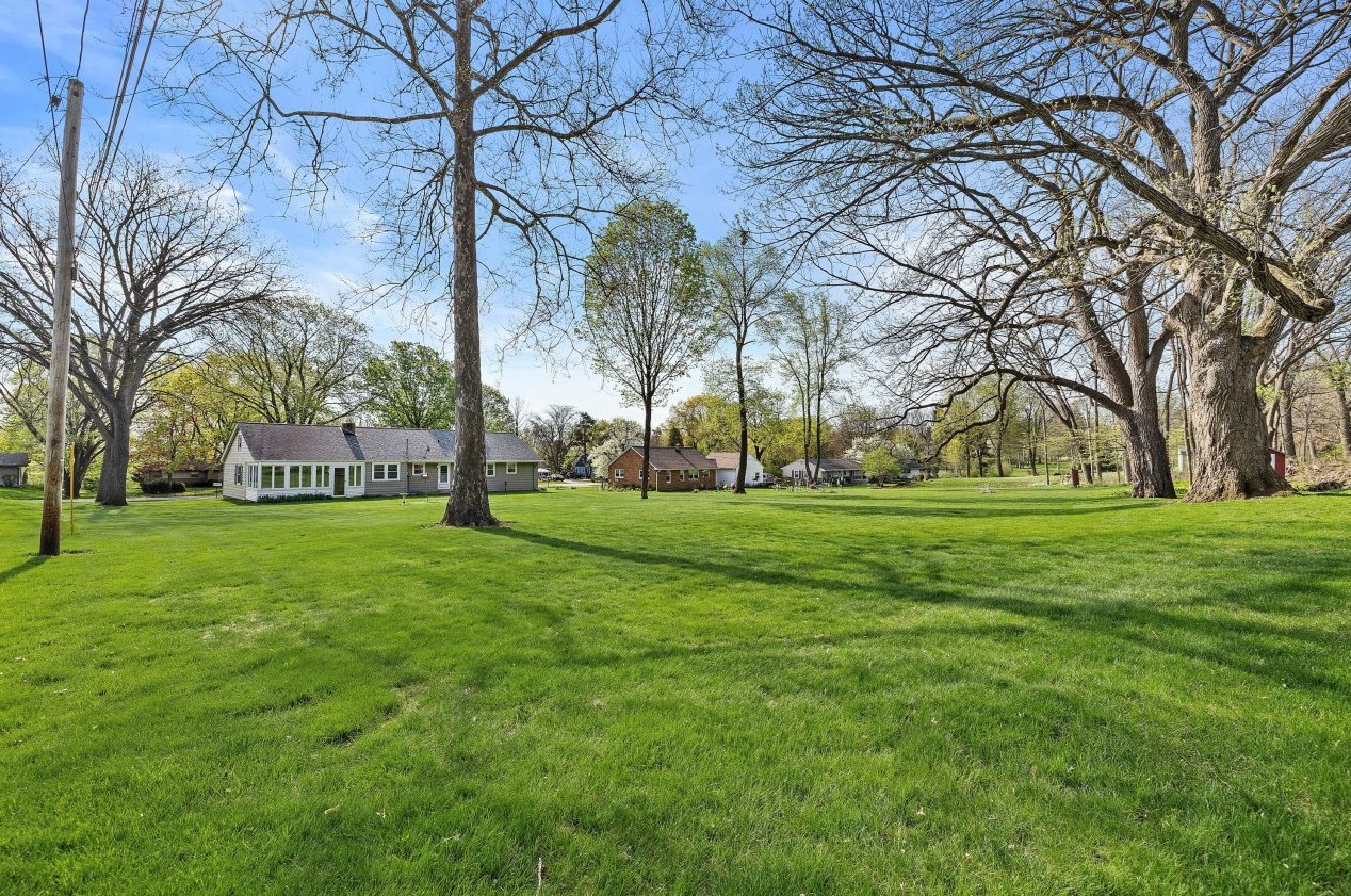 2425 Rockway Ln, Brookfield, WI 53005-4569