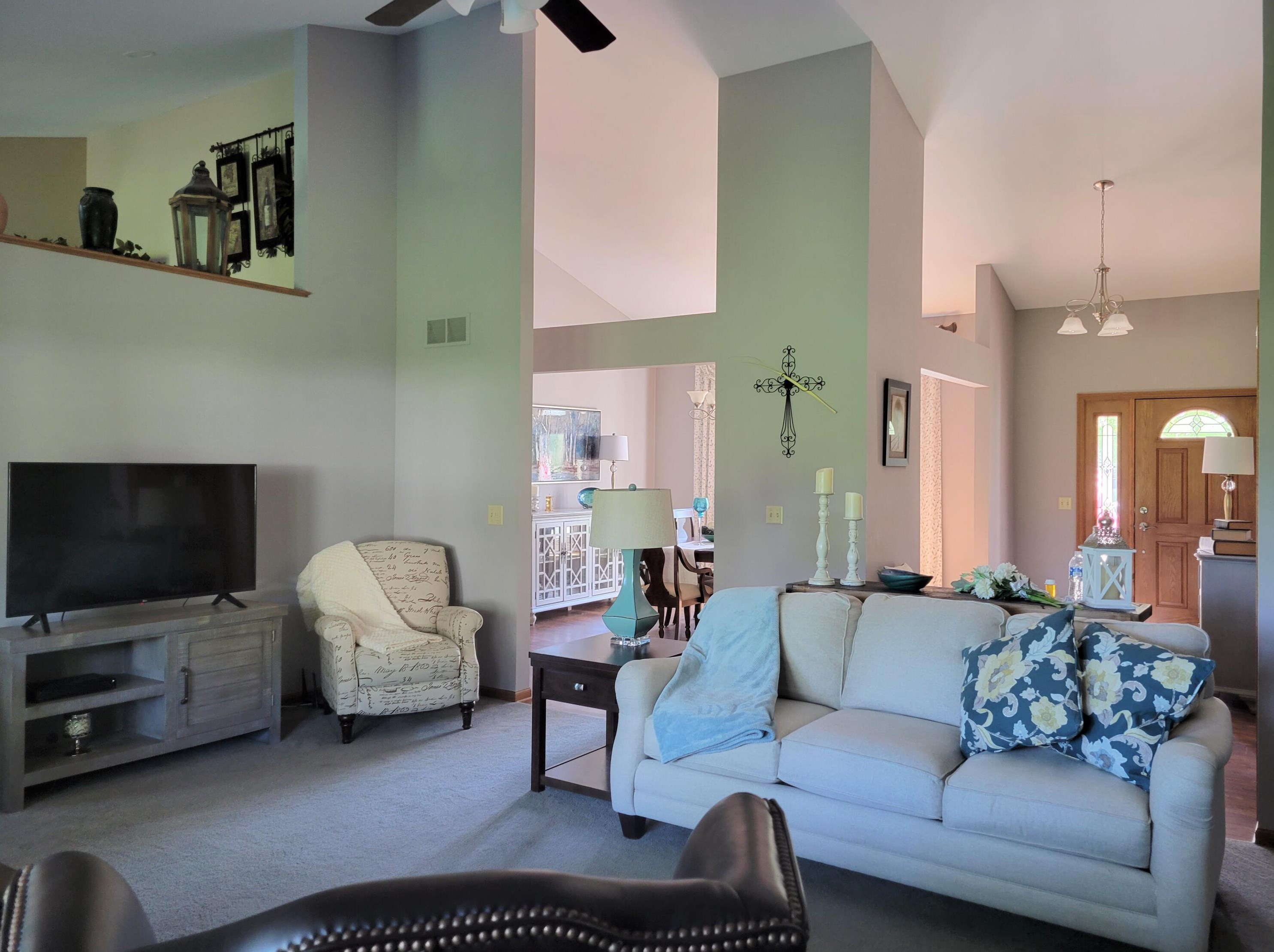 7701 Weeping Willow Ct, Hales Corners, WI 53132-8533