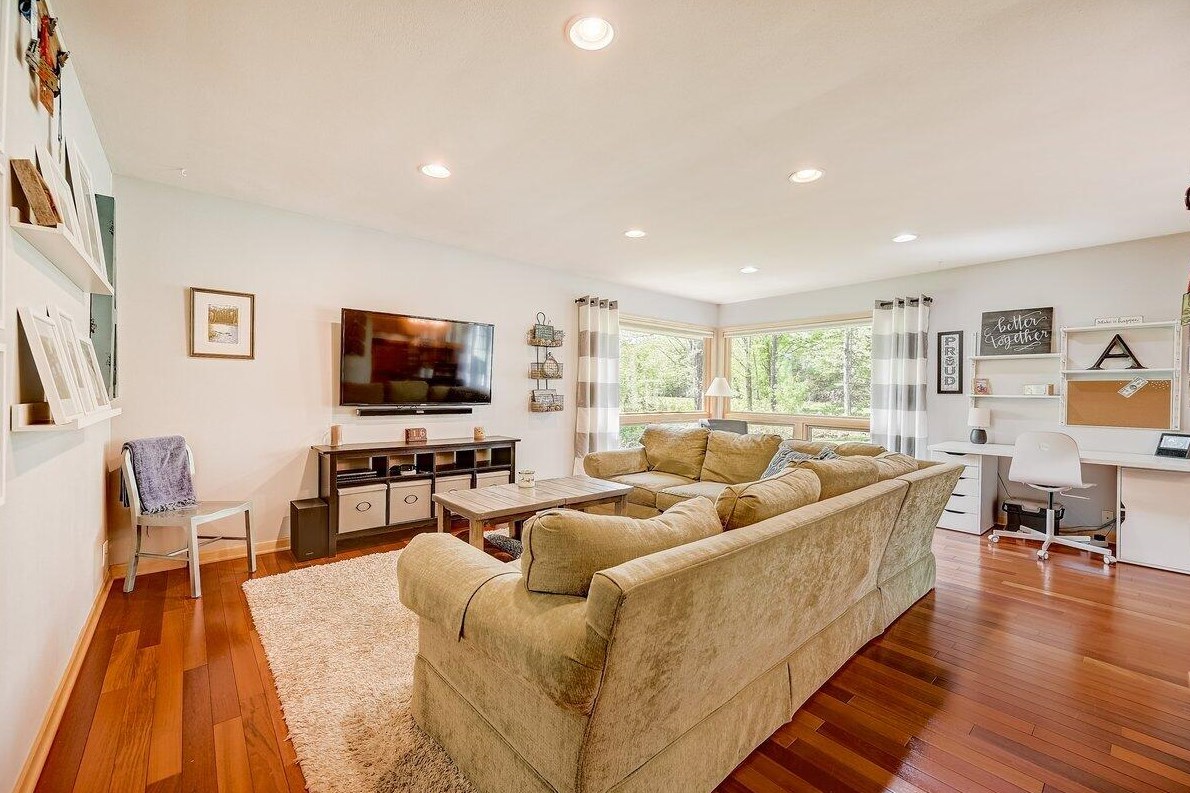 19050 Lothmoor Drive Lower, Brookfield WI  53045-4190 exterior