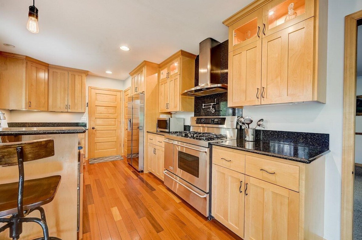 19050 Lothmoor Drive Lower, Brookfield WI  53045-4190 exterior