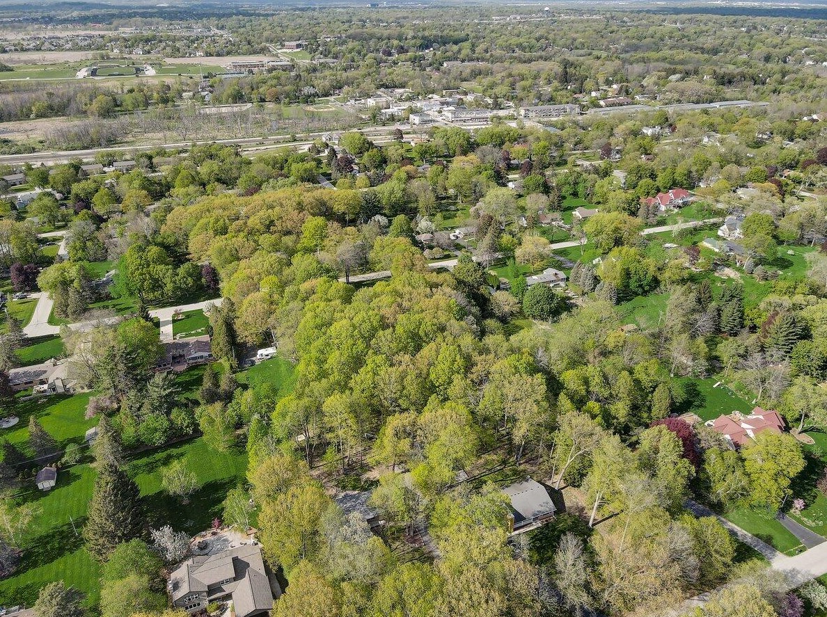 19050 Lothmoor Drive Lower, Brookfield WI  53045-4190 exterior