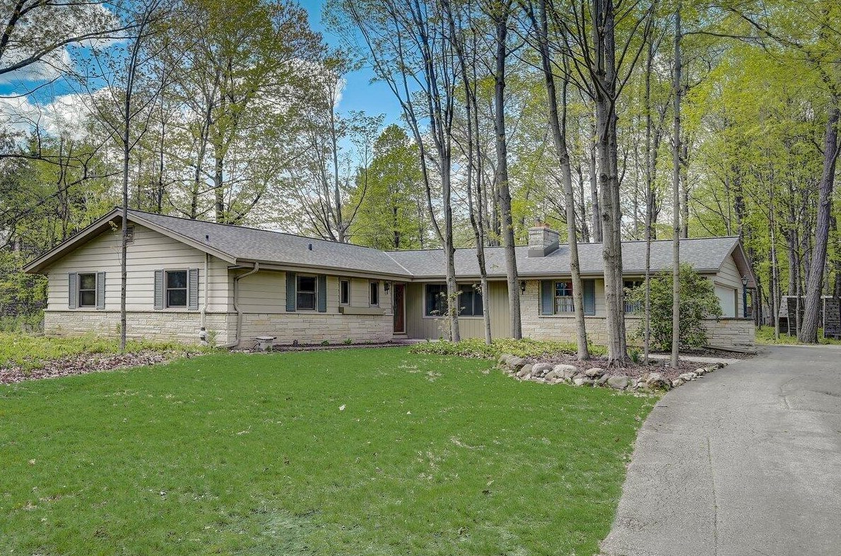 19050 Lothmoor Drive Lower, Brookfield WI  53045-4190 exterior