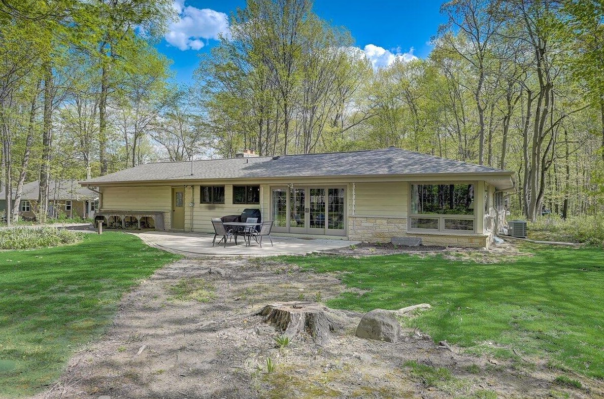 19050 Lothmoor Drive Lower, Brookfield WI  53045-4190 exterior