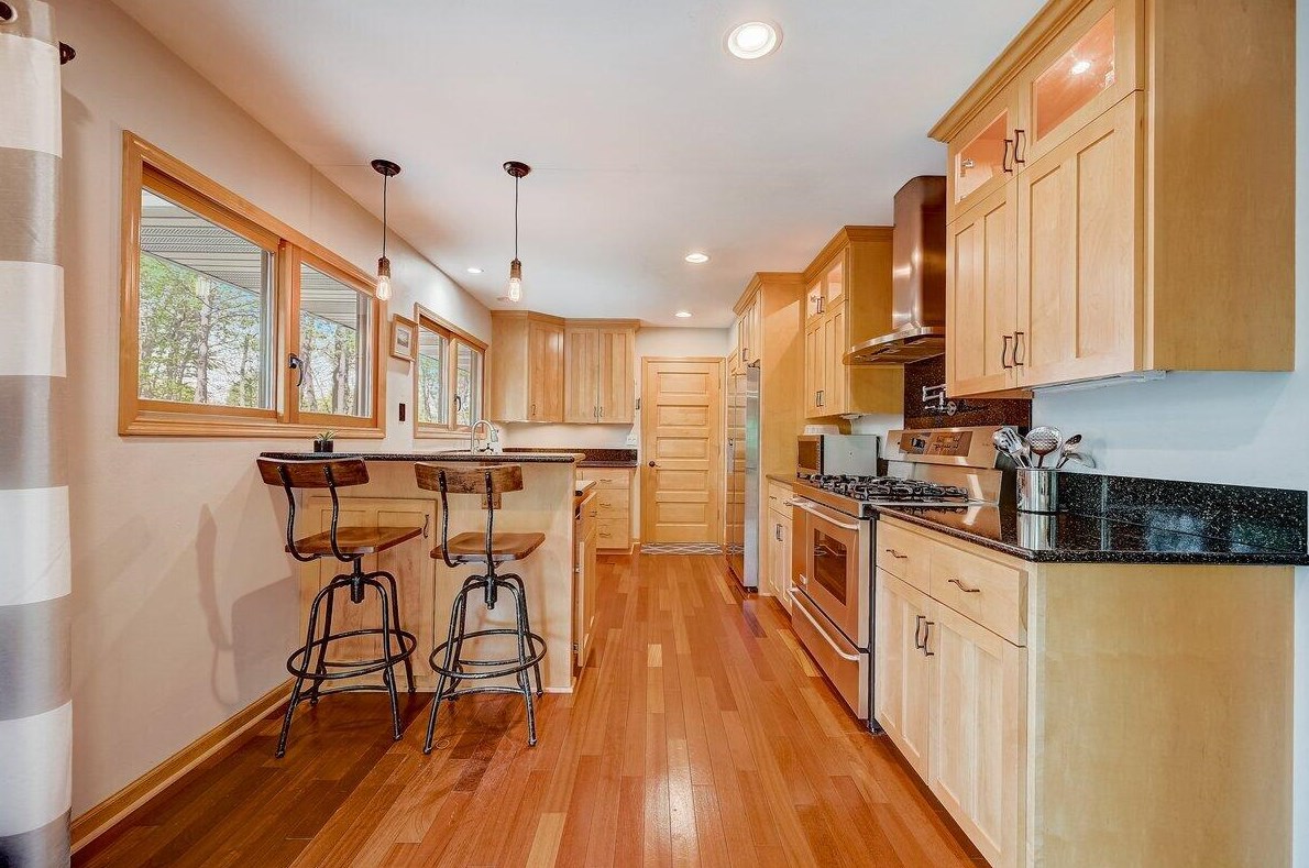 19050 Lothmoor Drive Lower, Brookfield WI  53045-4190 exterior