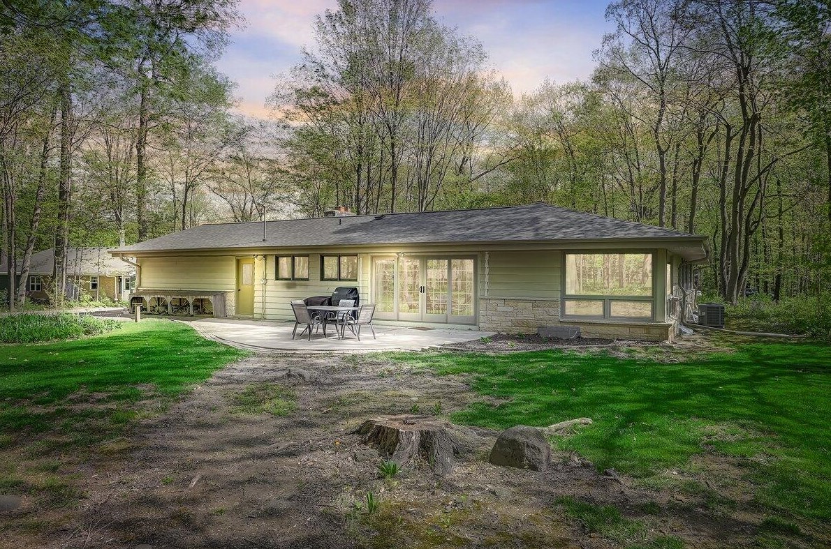 19050 Lothmoor Drive Lower, Brookfield WI  53045-4190 exterior