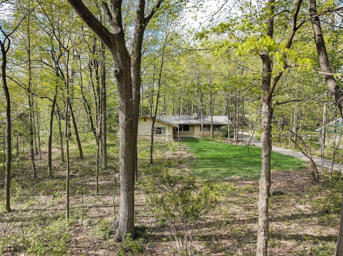 19050 Lothmoor Drive Lower, Brookfield WI  53045-4190 exterior