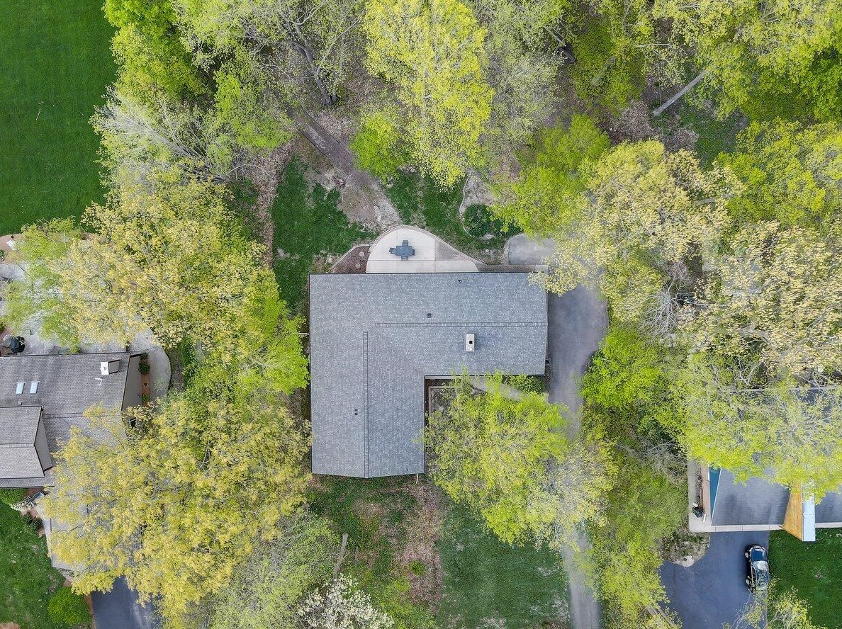 19050 Lothmoor Drive Lower, Brookfield WI  53045-4190 exterior