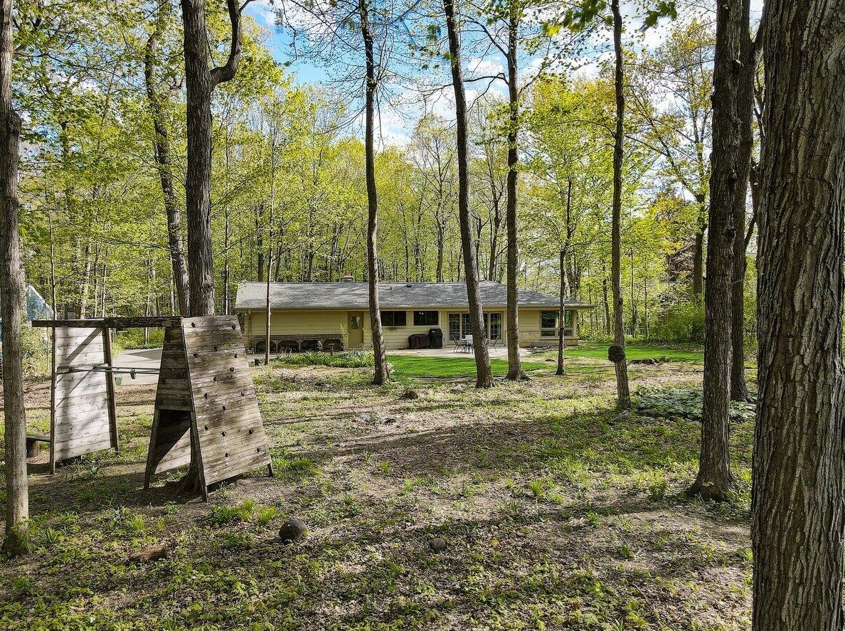 19050 Lothmoor Drive Lower, Brookfield WI  53045-4190 exterior