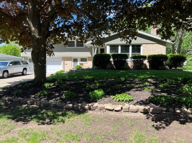 230 Spring Ln, Delavan, WI 53115-1640