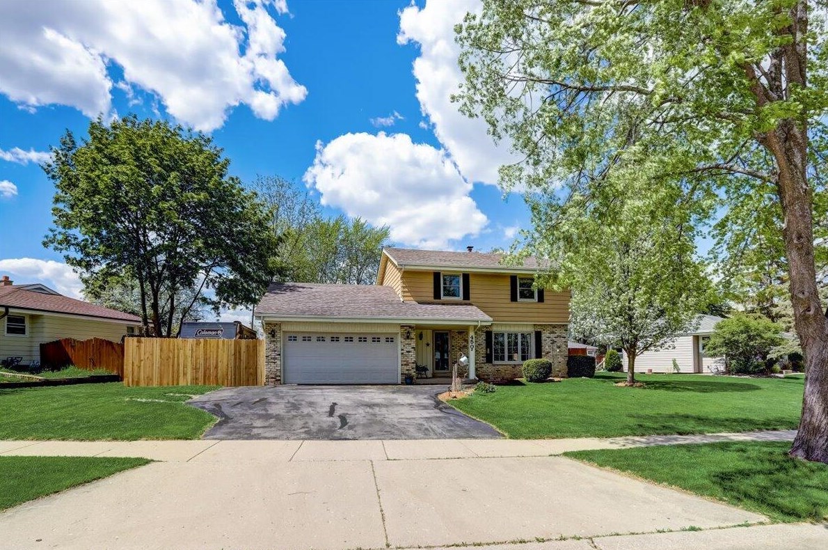 450 Darlene Ln, Oak Creek, WI 53154-5714