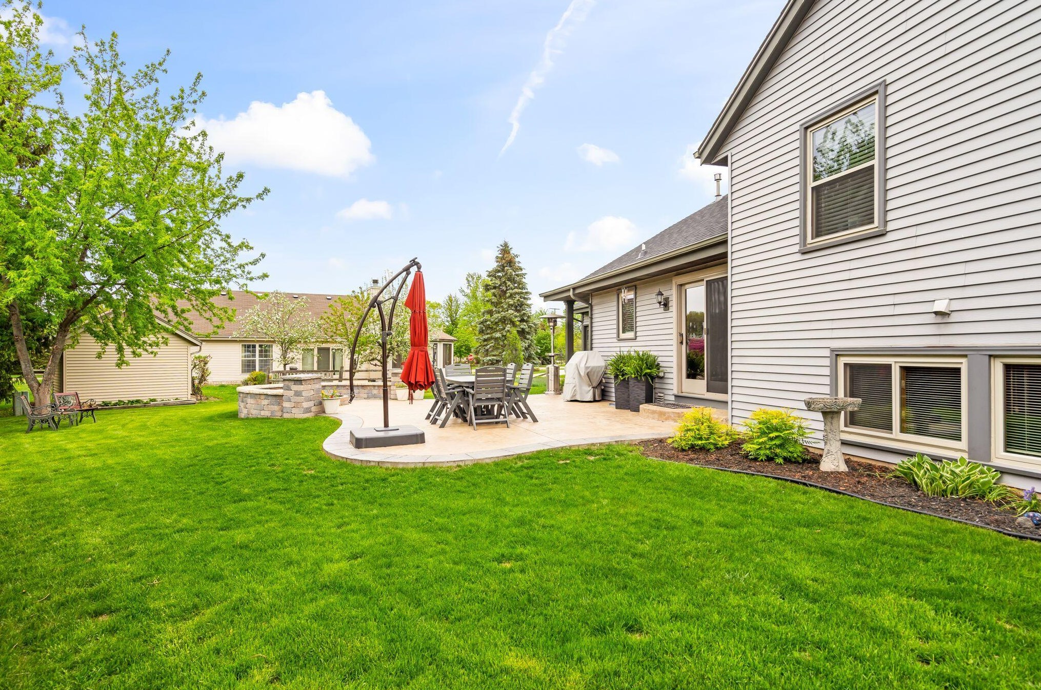 7712 Briarwood Dr, Hales Corners, WI 53132-8842