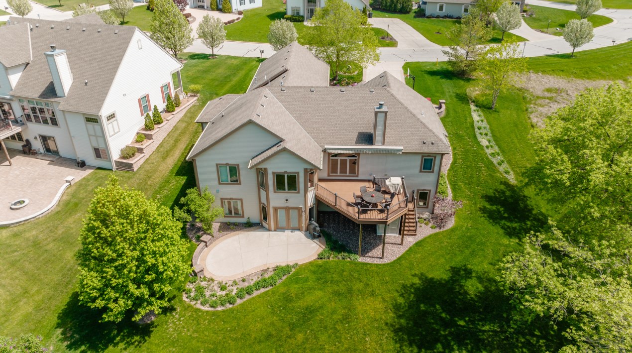 5267 Highlands Ct, Hales Corners, WI 53132-7108