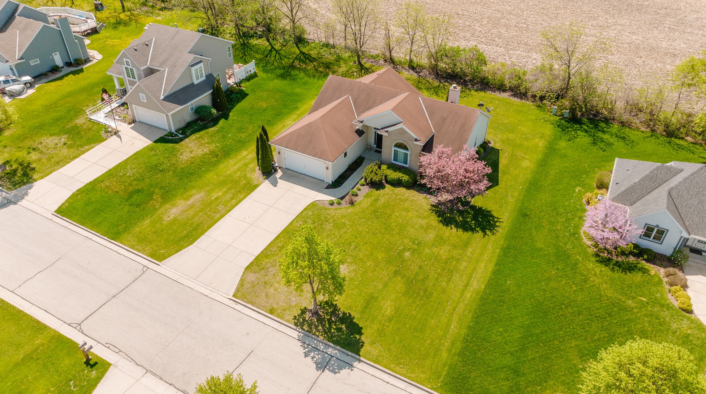 7753 Briarwood Dr, Hales Corners, WI 53132-8842