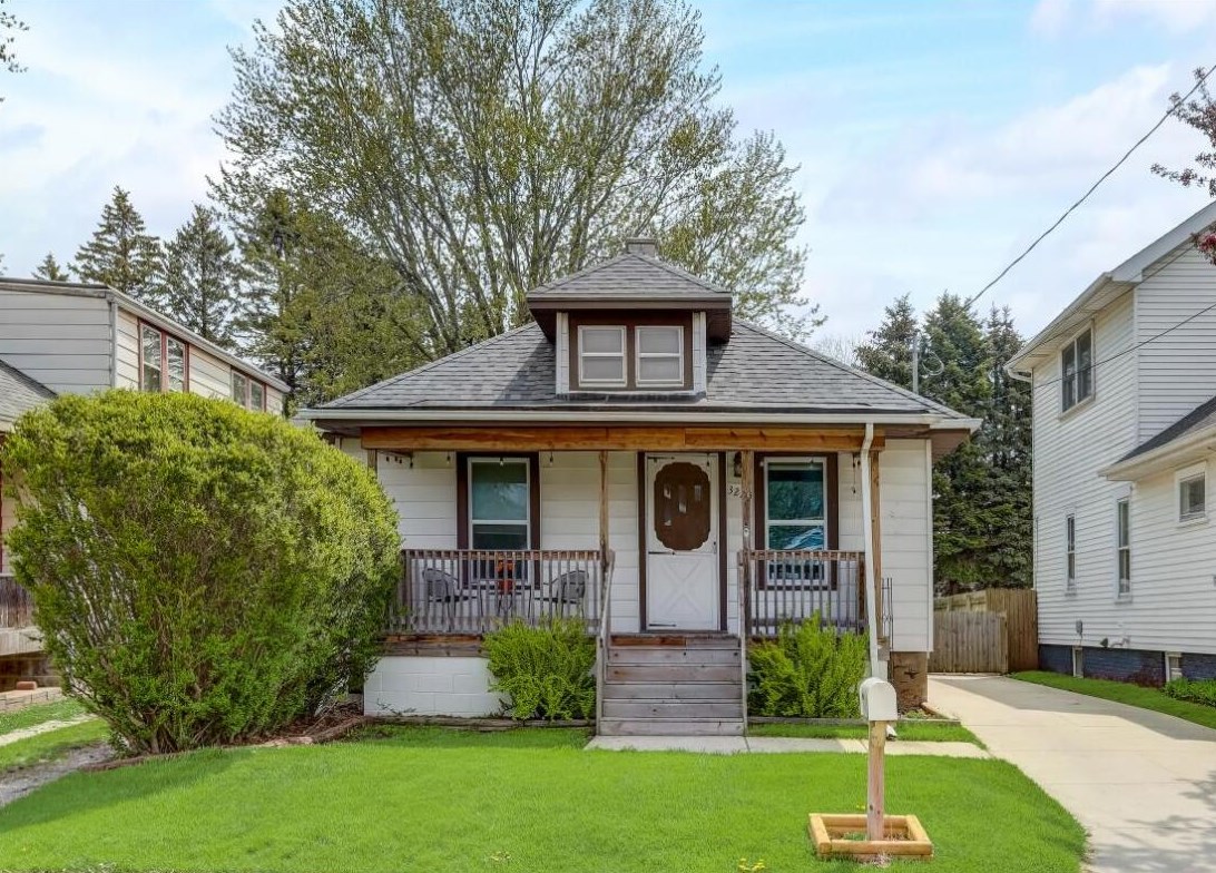 3225 Vera Ct, Racine, WI 53403-3668