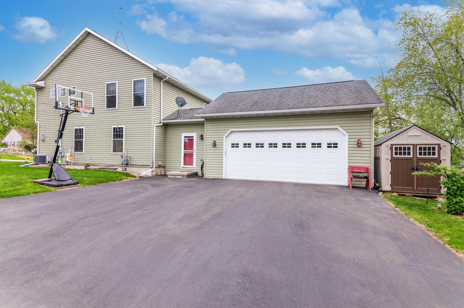 523 Center Ave, Jefferson, WI 53549-1209