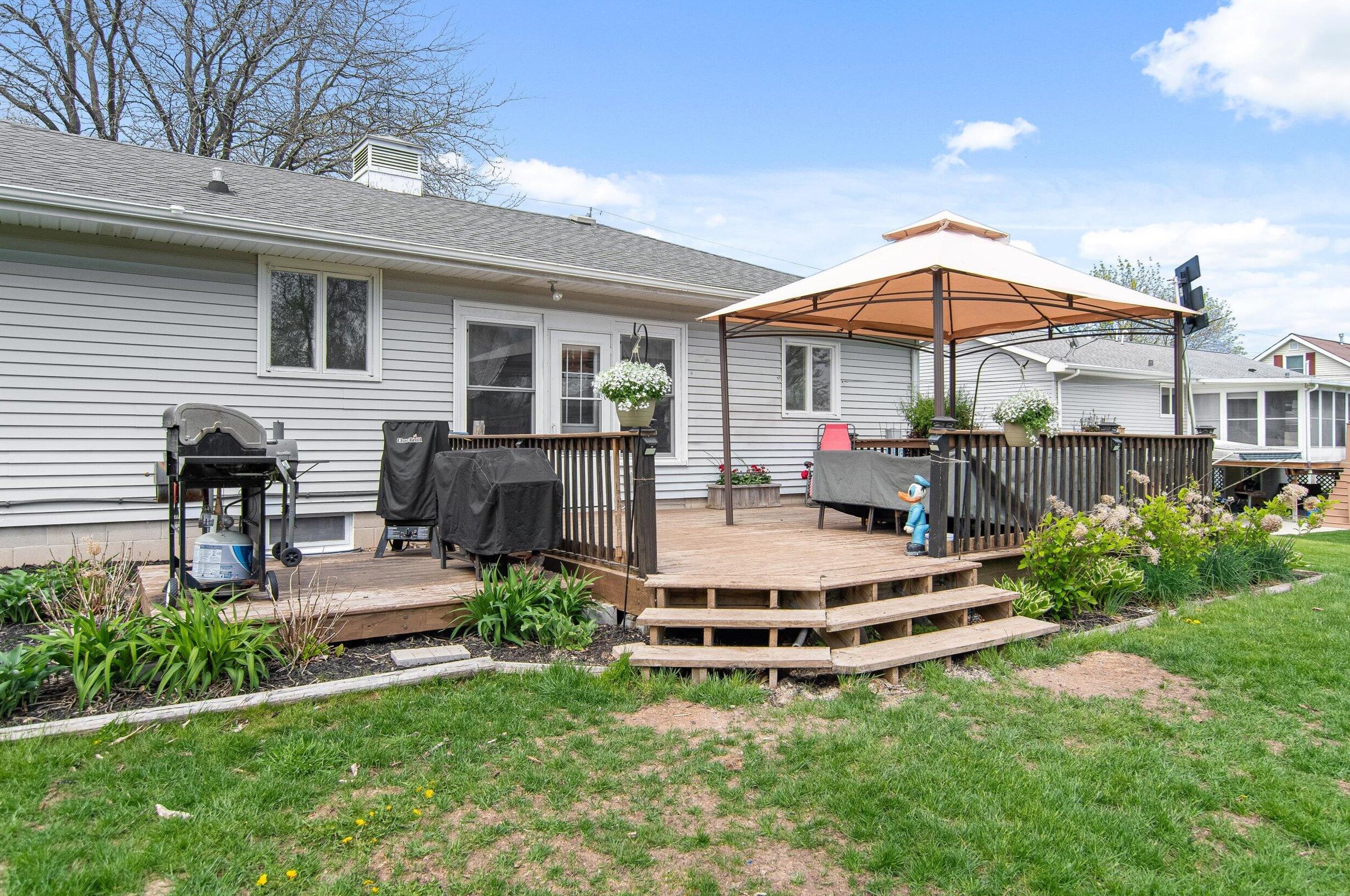 703 Armstrong Ave, Sheboygan, WI 53083-1156