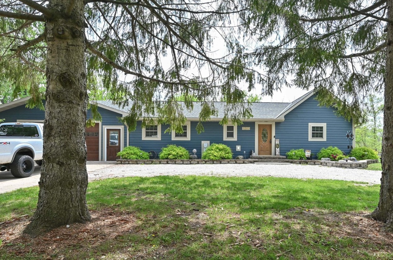 11353 Mayers Dr, Hales Corners, WI 53132-2311