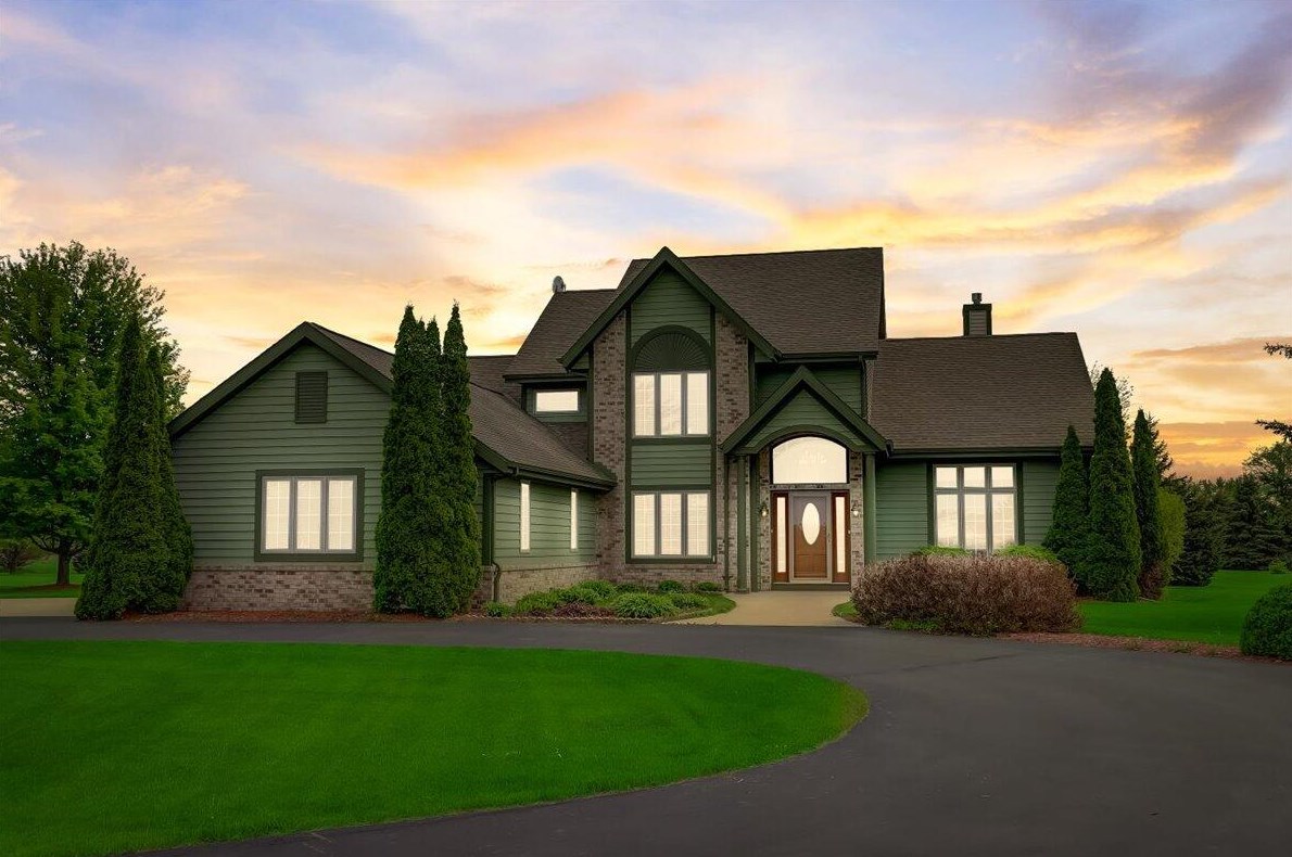 7183 Newcastle, Hartford, WI 53027-8507