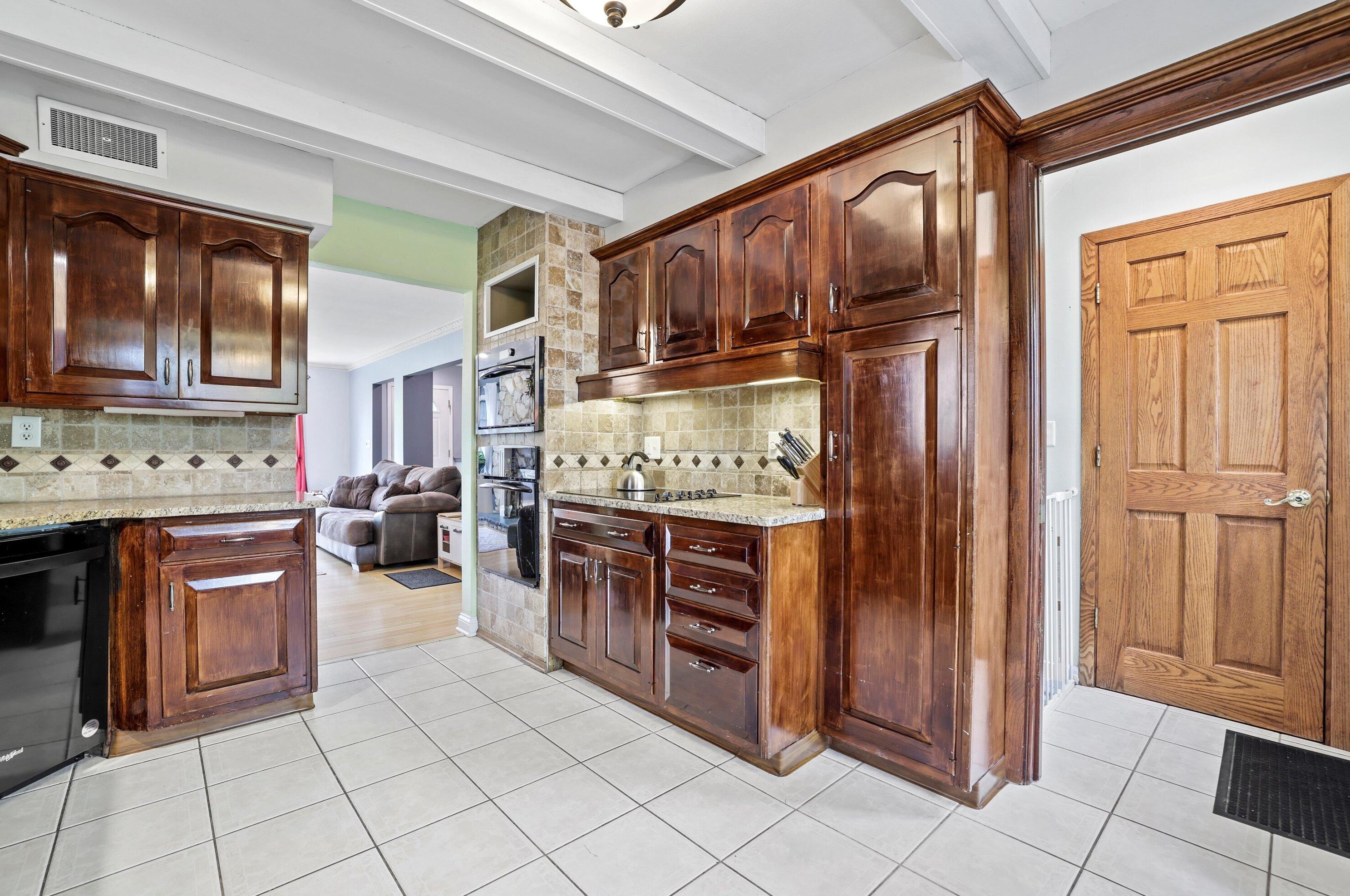 3160 Pilgrim Rd, Brookfield, WI 53005-2865