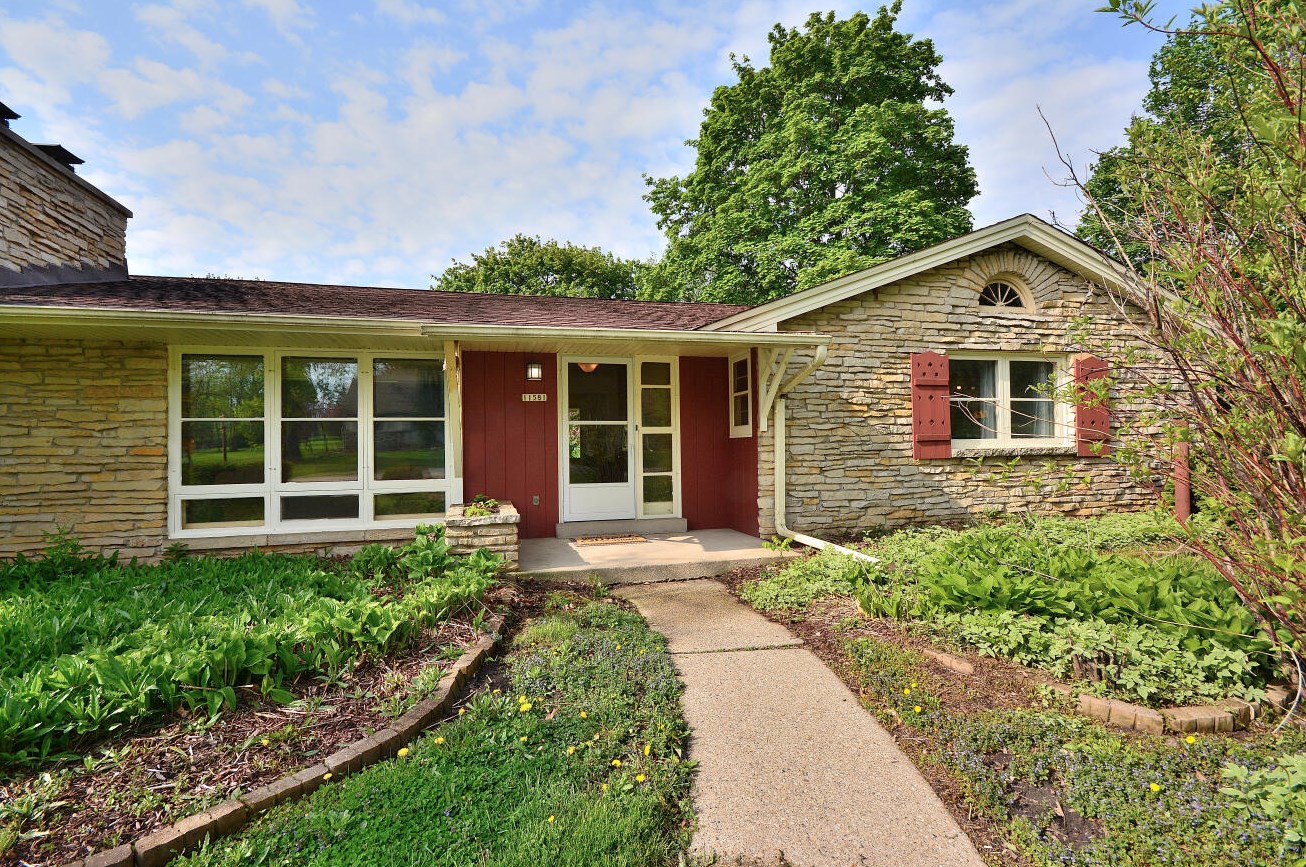 11581 Birchwood Ln, Hales Corners, WI 53132-1319