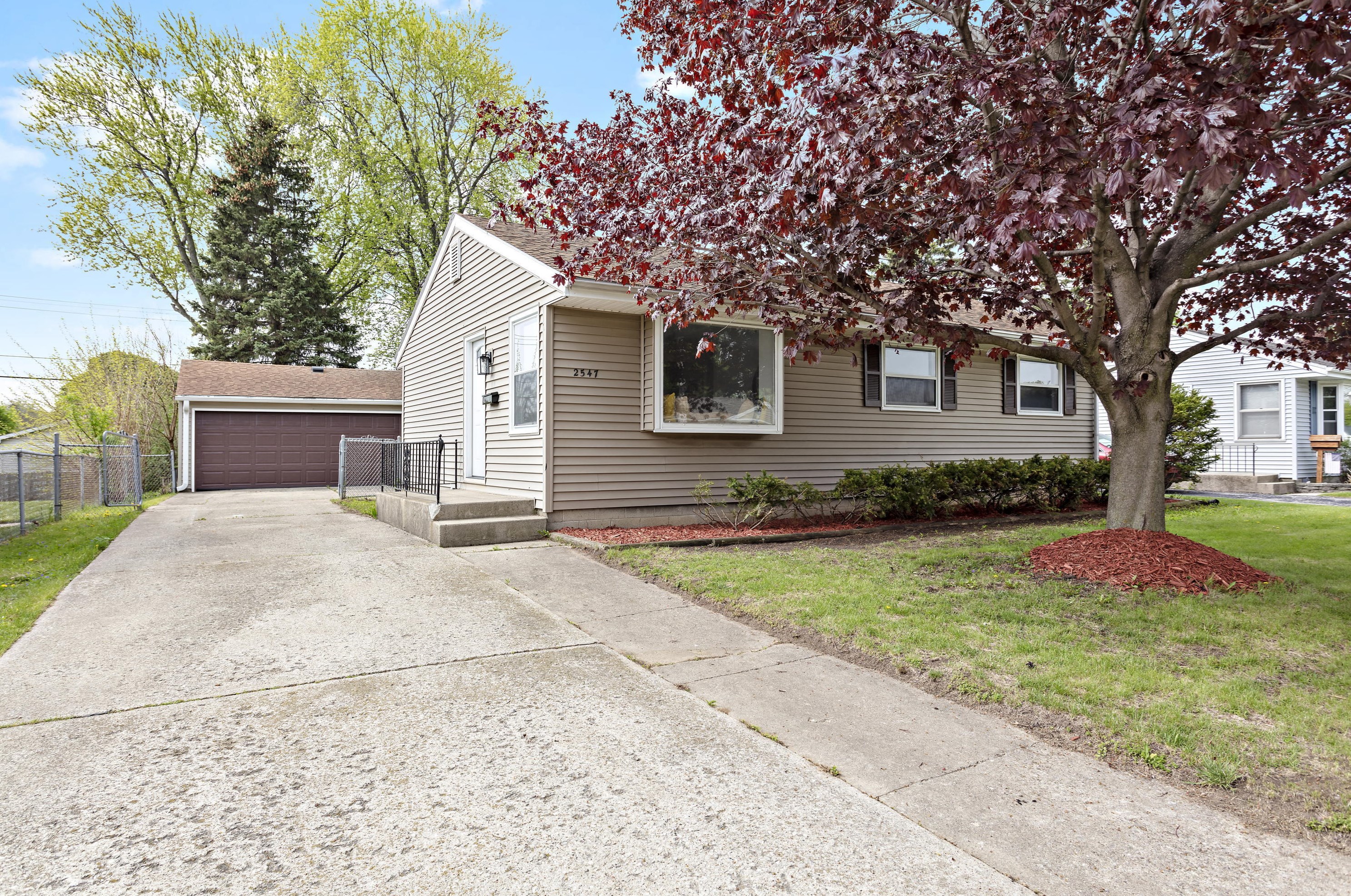 2547 Pinehurst Ave, Racine, WI 53403-3461