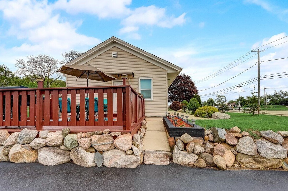 2208 College Ave, Cudahy, WI 53110-2804