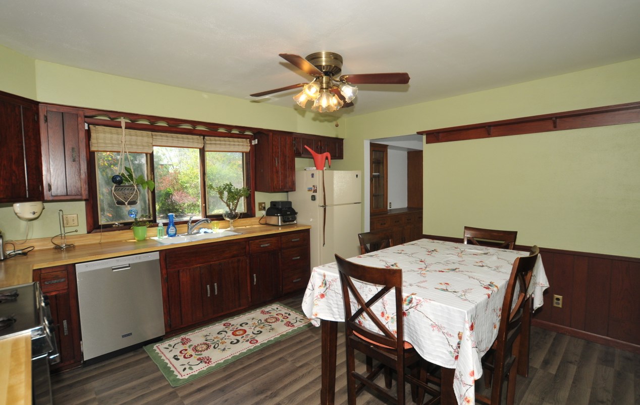 461 Arthur Dr, Oak Creek, WI 53154-5101