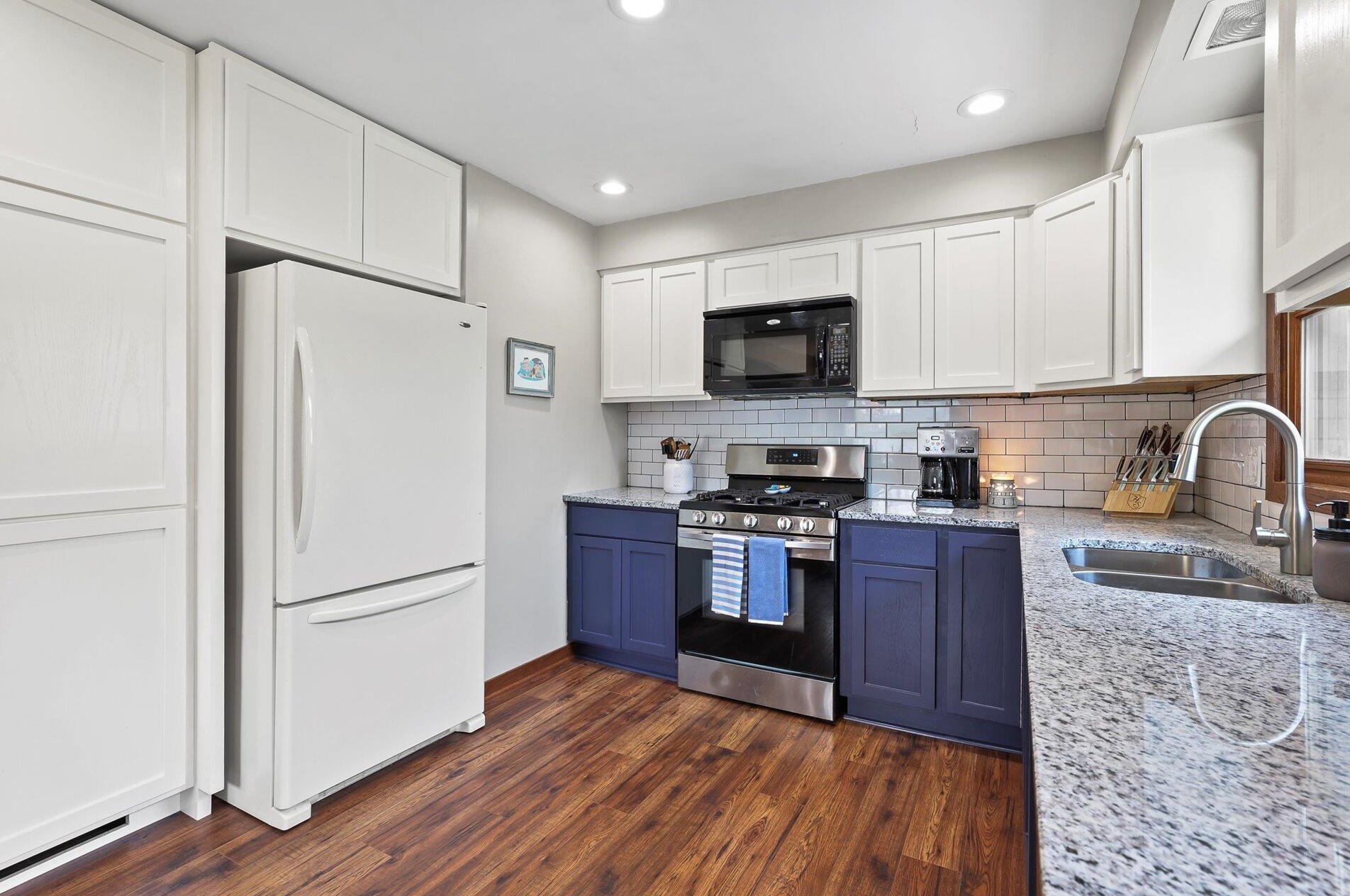 2928 Pinehurst Ave, Racine, WI 53403-3424