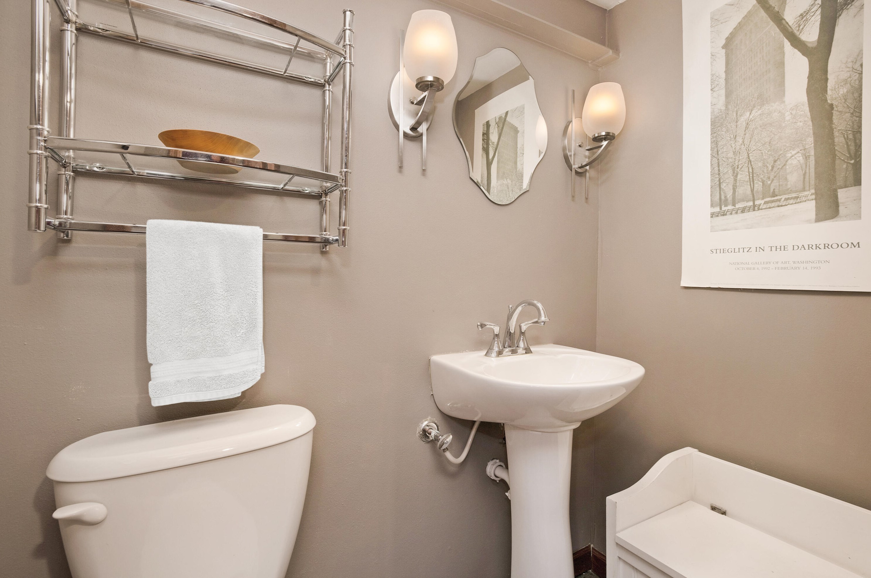 1401 Manistique Ave, South Milwaukee WI  53172-3049 exterior