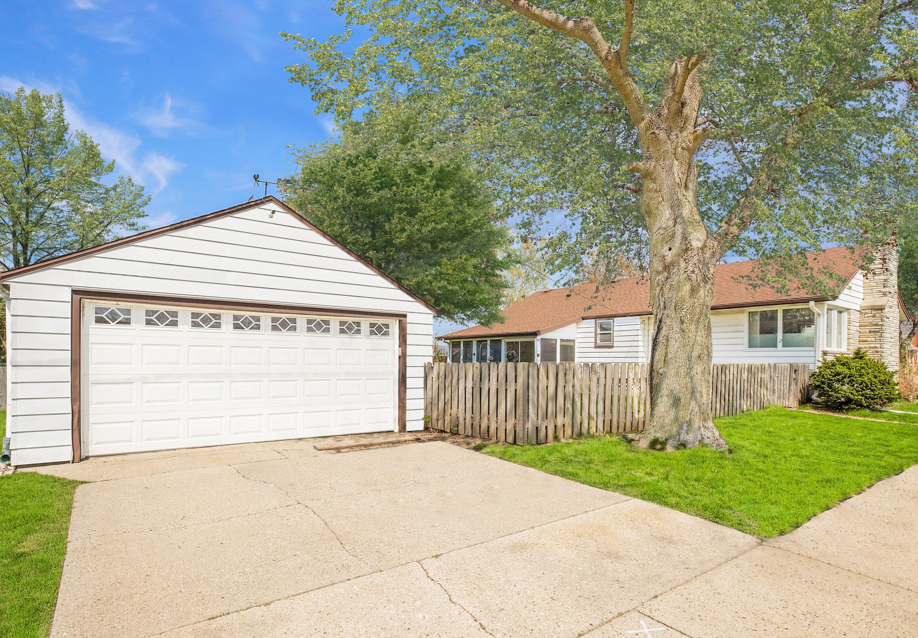 1401 Manistique Ave, South Milwaukee WI  53172-3049 exterior