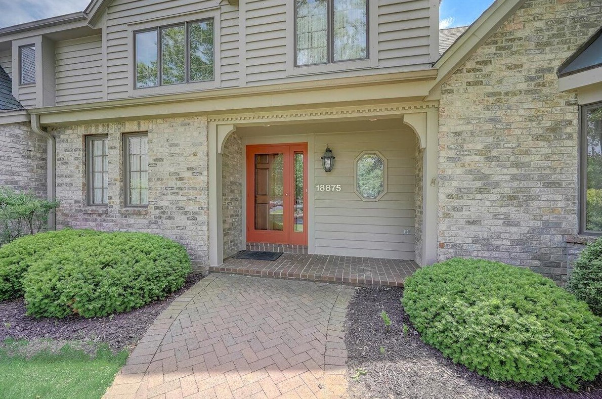 18875 Alta Vista Dr, Brookfield, WI 53045