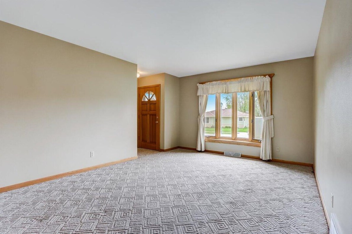 3366 Henry Ave, Cudahy, WI 53110-3005