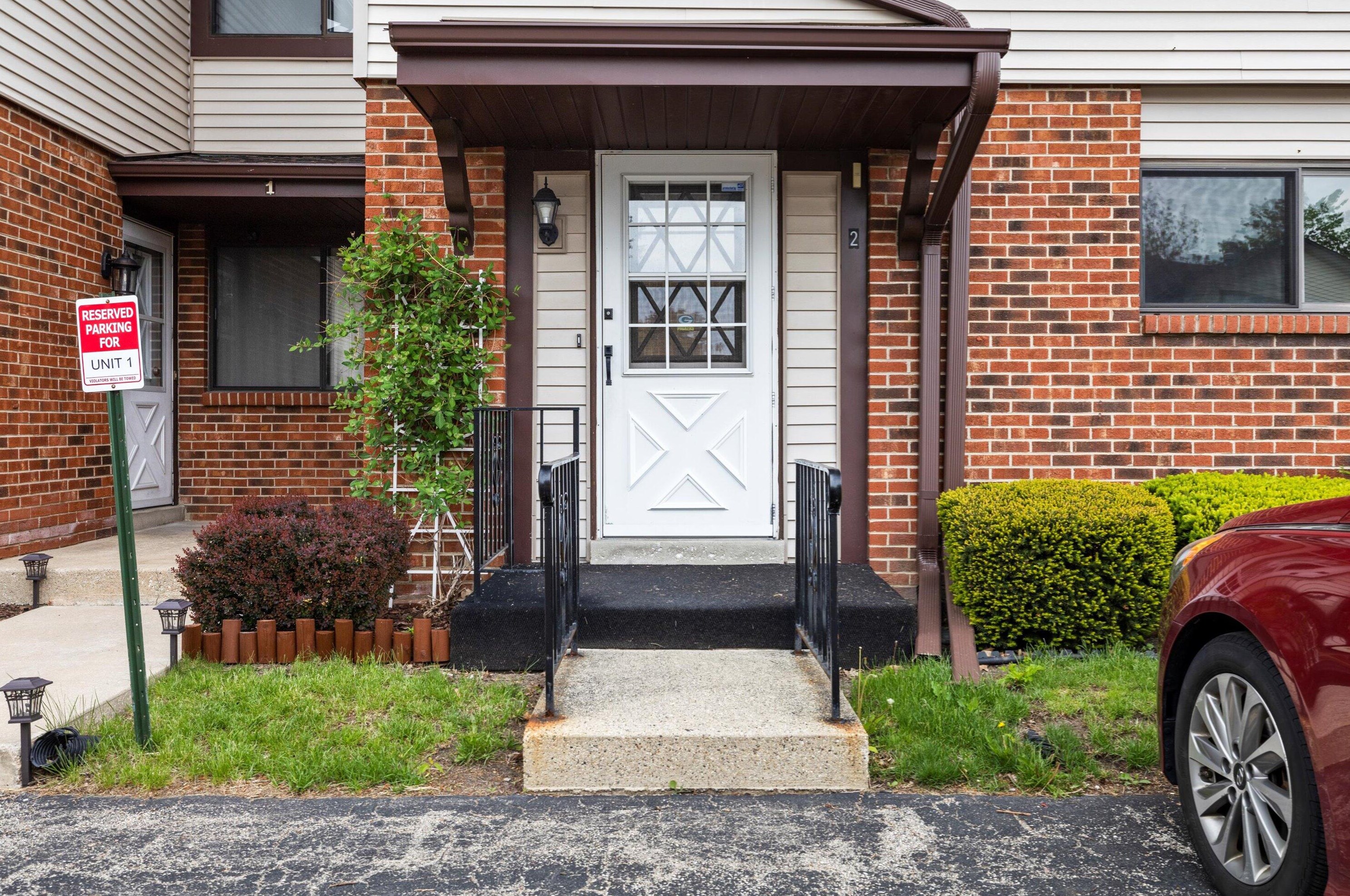 5835 Cambridge Cir, Racine WI  53406-2845 exterior
