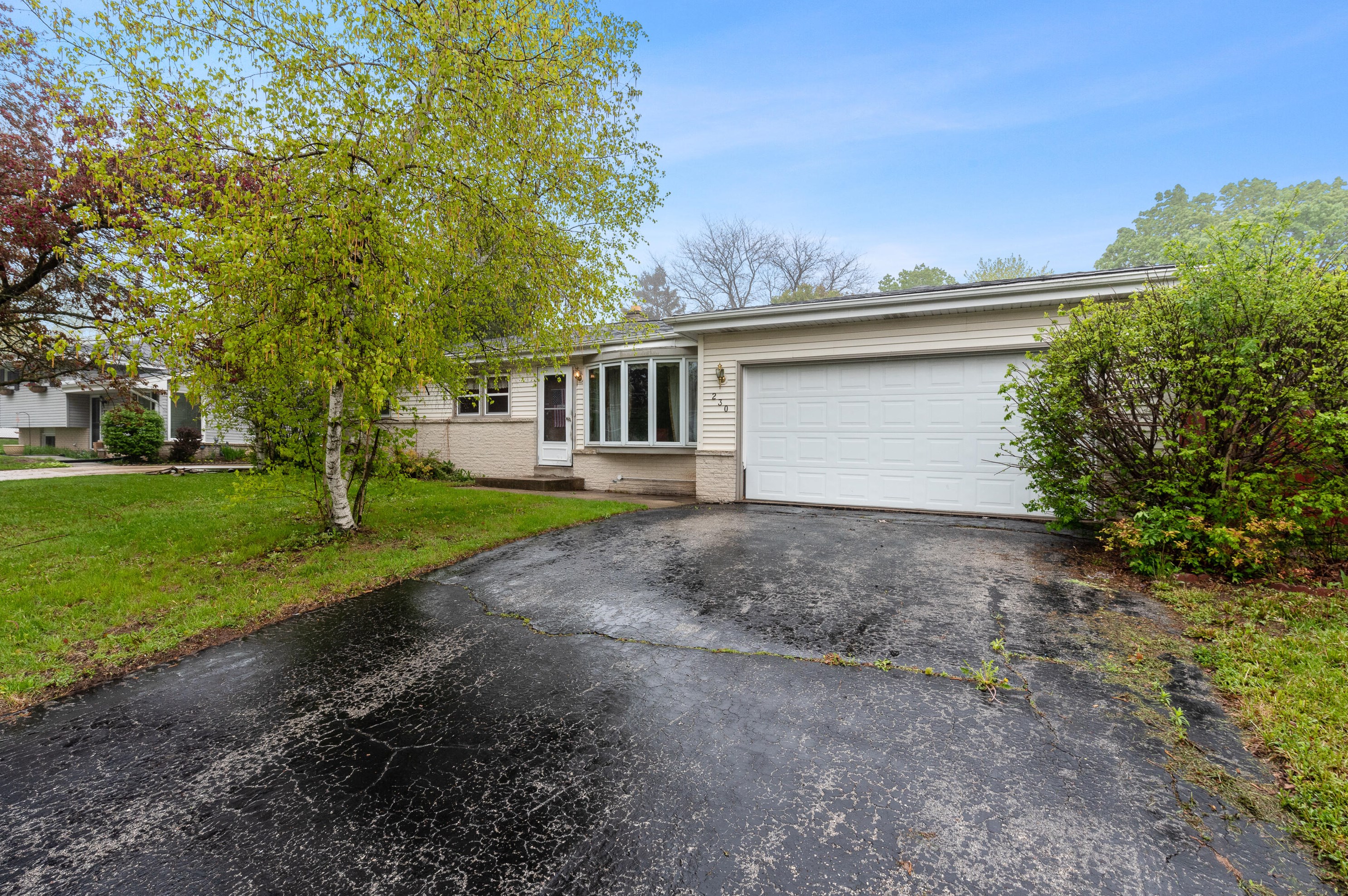 230 Norport Dr, Port Washington, WI 53074-1116