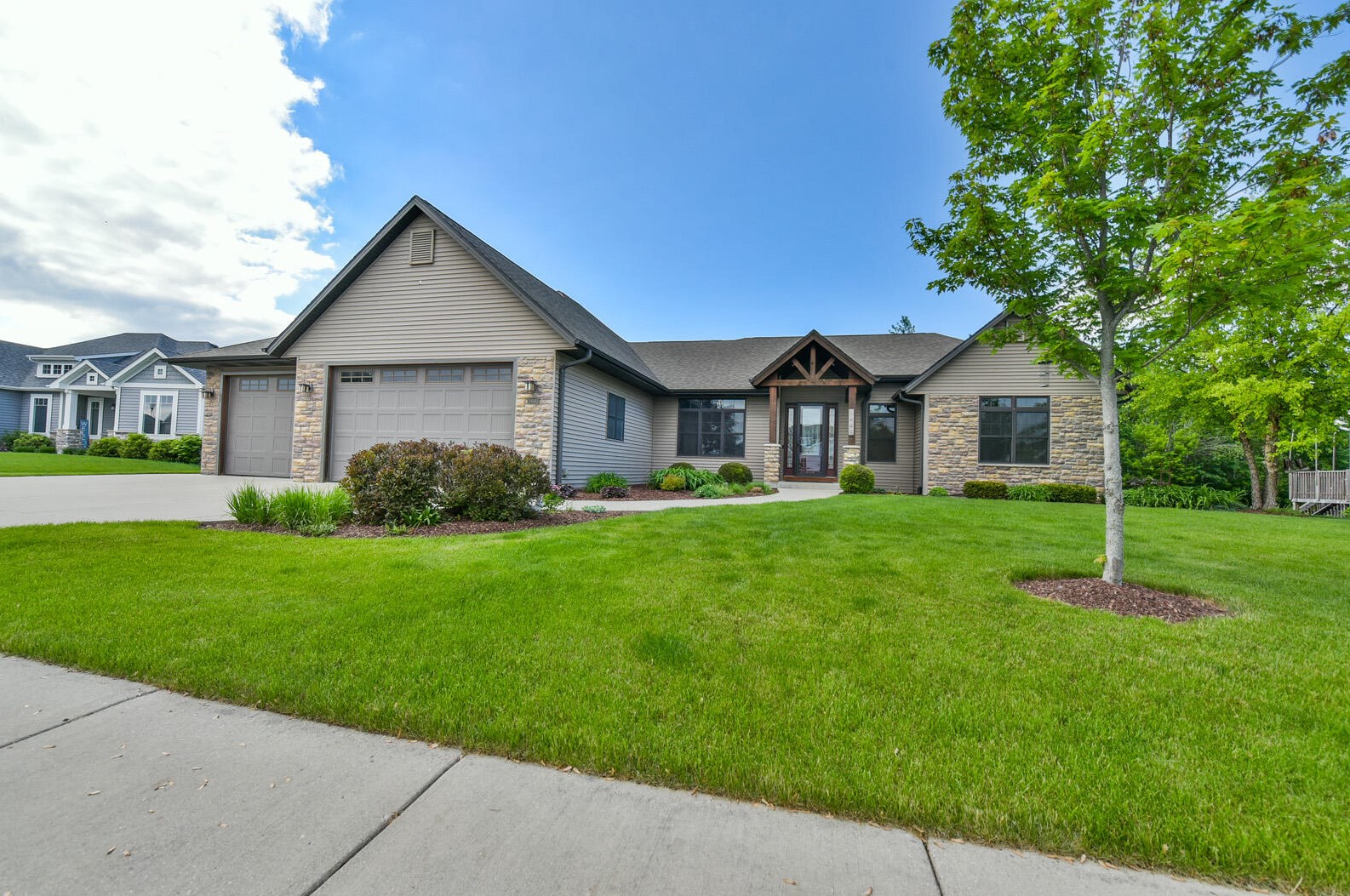 1448 Isabel Ln, Lyons, WI 53105-7129