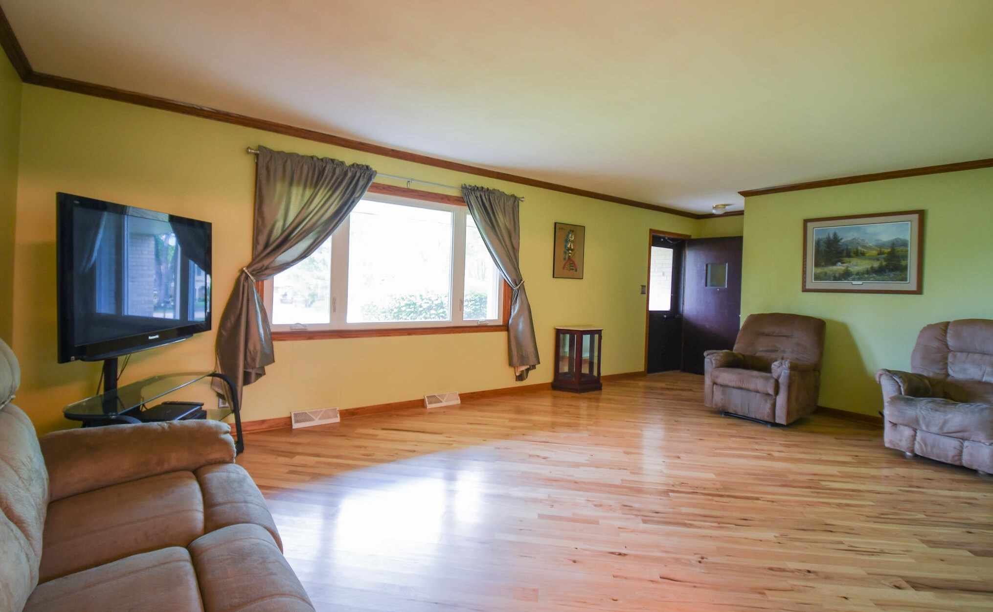 3945 Dale Dr, Brookfield, WI 53005-2271