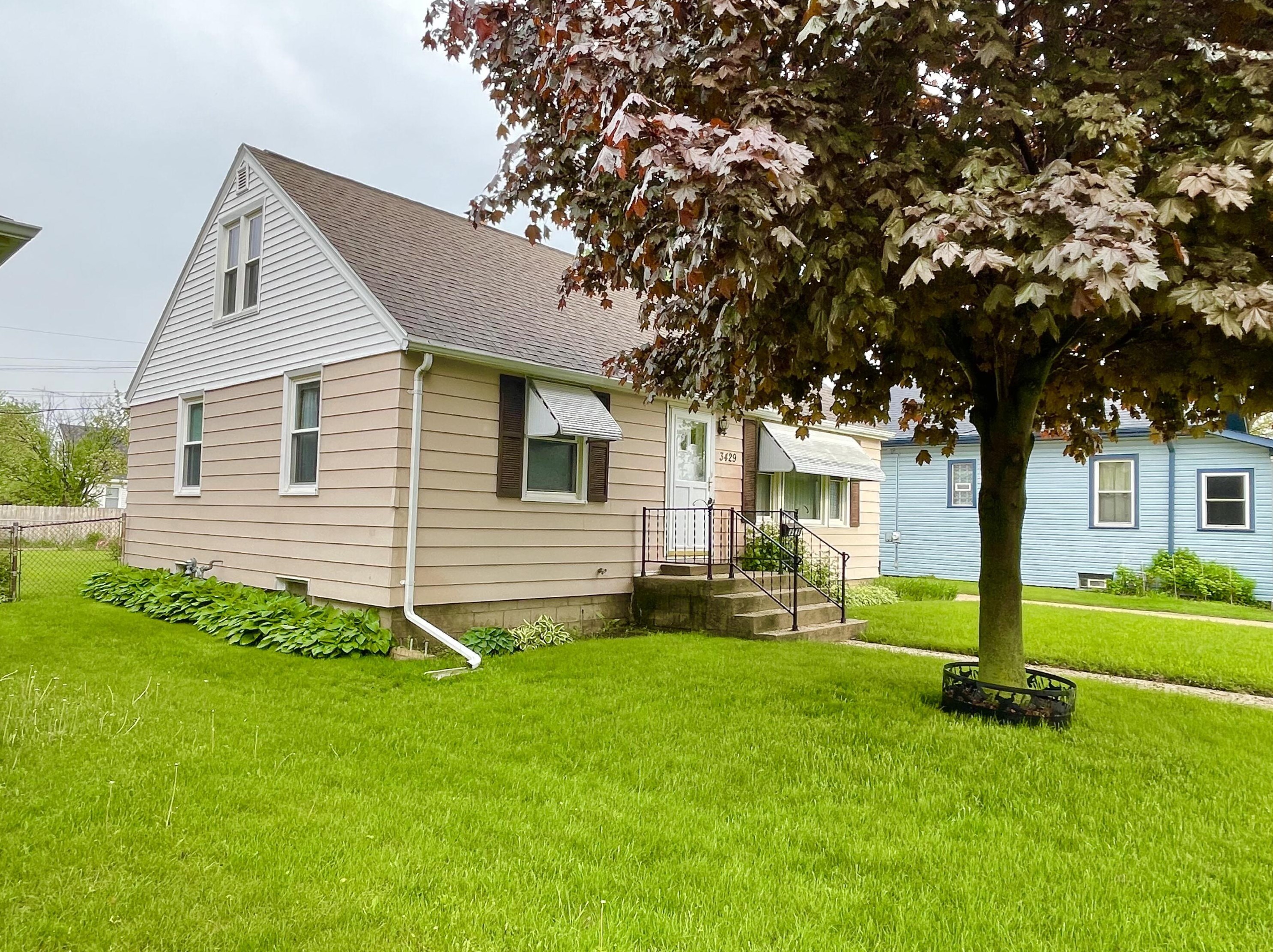 3429 9th Ave, Racine, WI 53402-3743