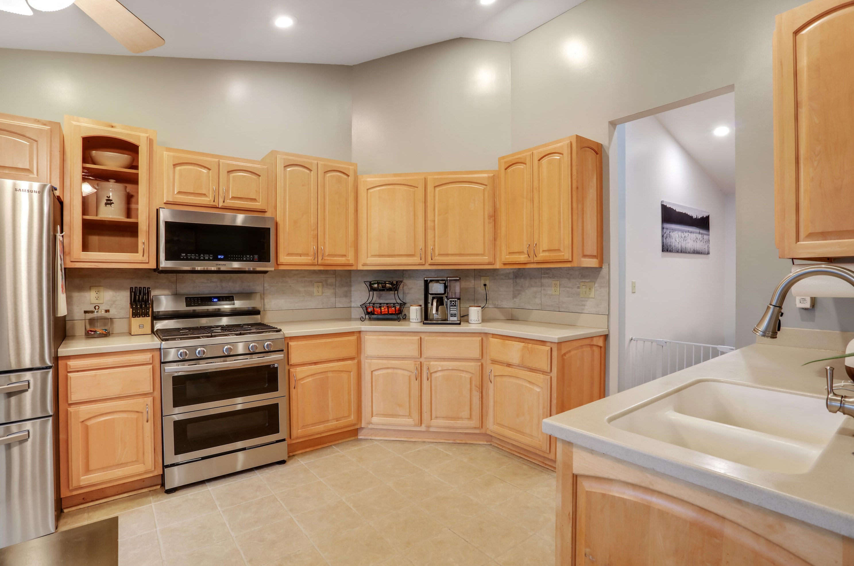 6941 Douglas Ave, Racine, WI 53402-9705