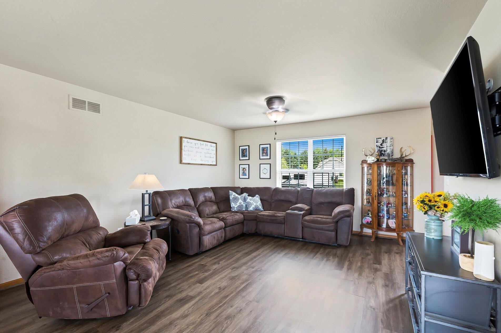 1614 Smith Ln, Delavan, WI 53115-9500