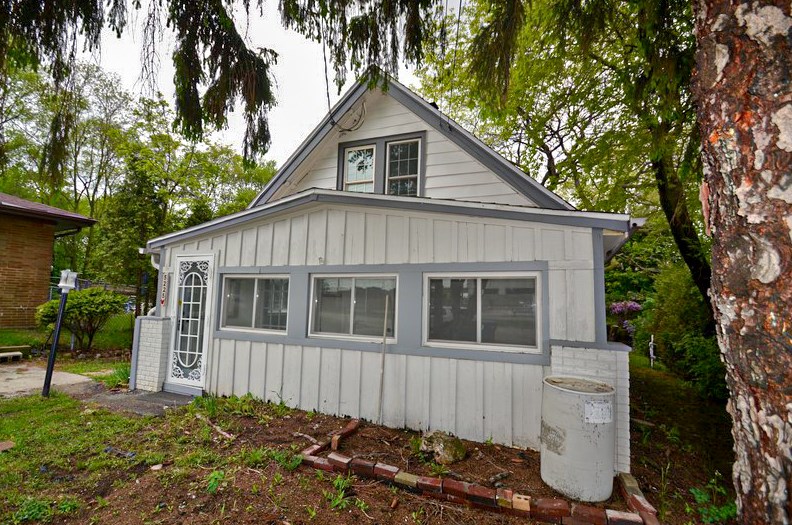 5225 Whitnall Ave, Cudahy WI  53110-1940 exterior