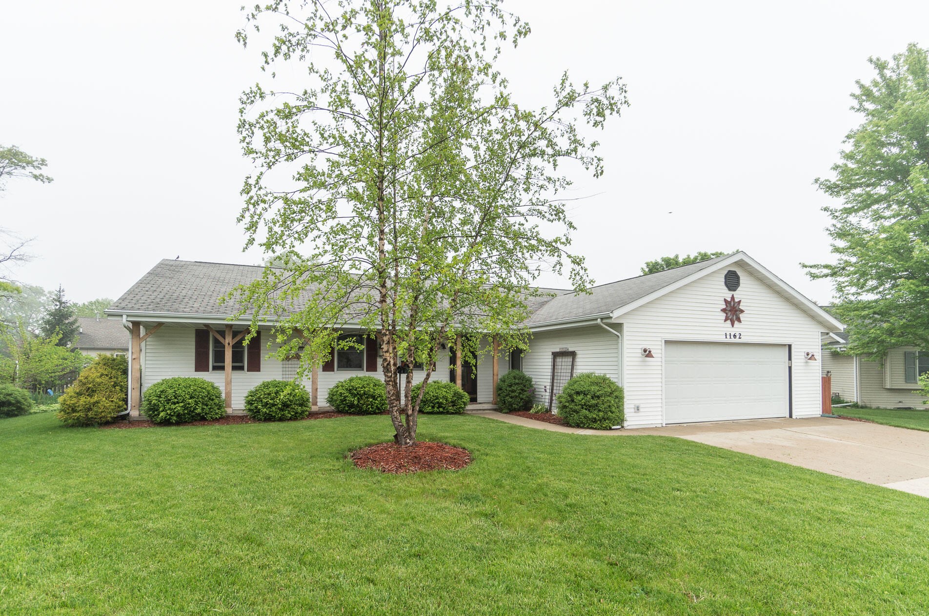 1162 Bluestem Ct, Elkhorn, WI 53121-4238