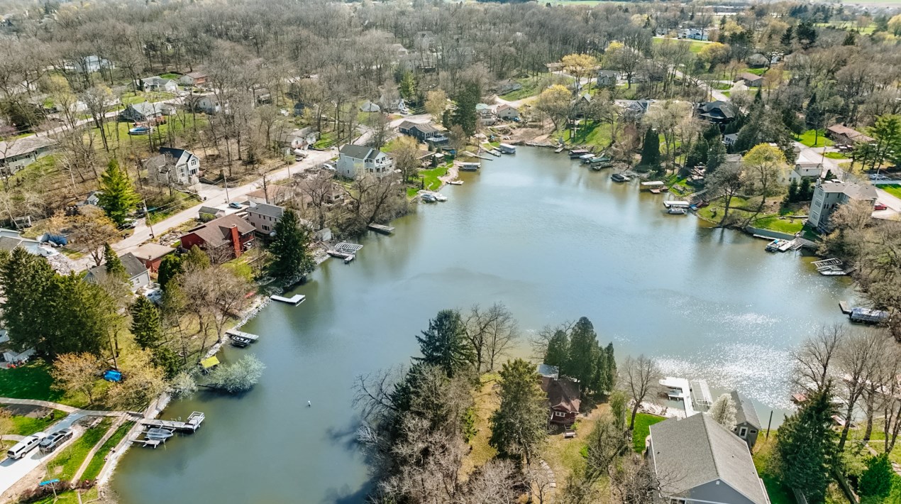 30329 Beachview Ln, Waterford, WI 53185