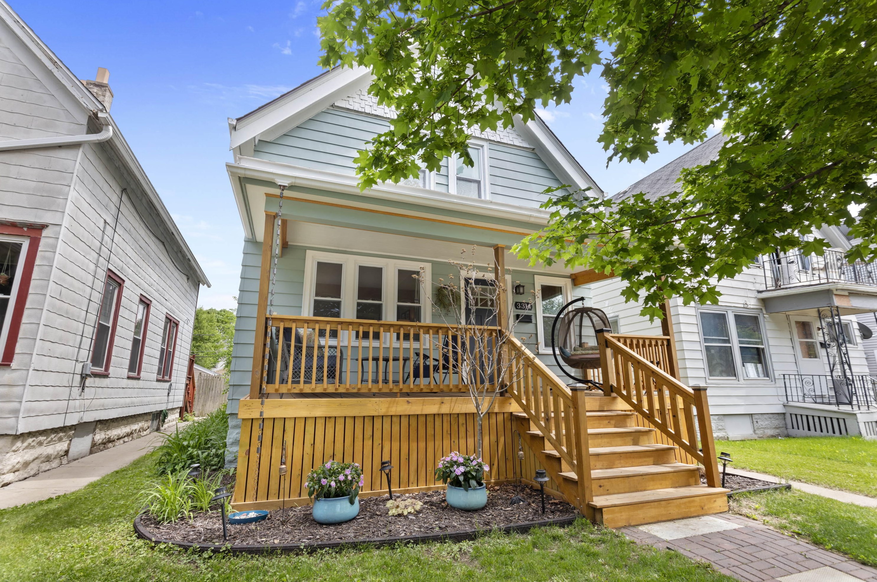 3314 Pierce St, Milwaukee, WI 53215-1122