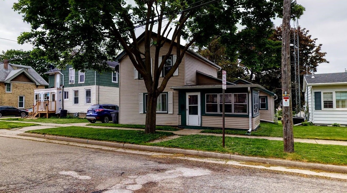 211 Center Ave, Jefferson, WI 53549-1203